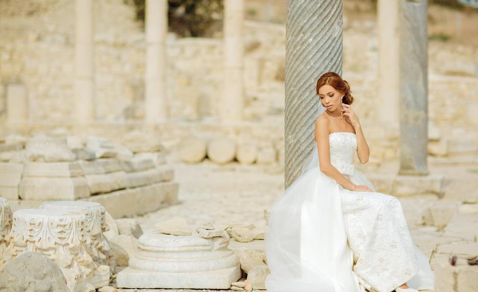 Невеста на Кипре на развалинах Храма...